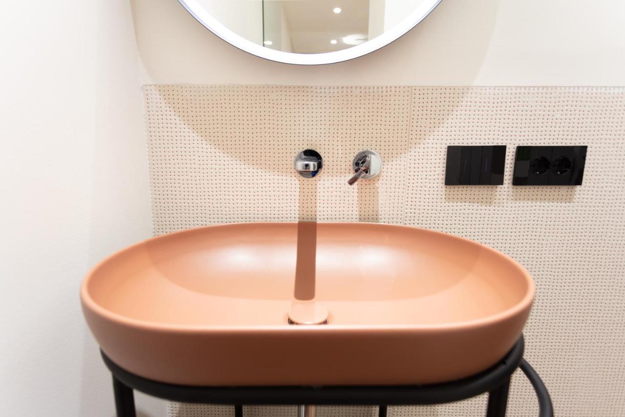 Sant'Ambrogio Apartments, Reception H24 밀라노 외부 사진